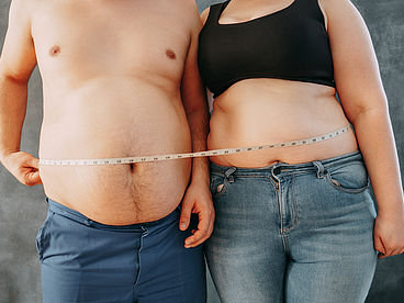 Paar mit Übergewicht (Adipositas)