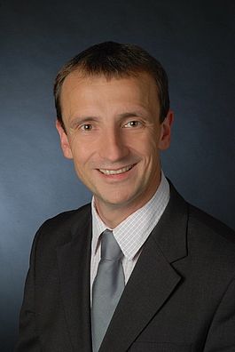 Portrait von Prof. Dr. Dr. Rainer Petzina