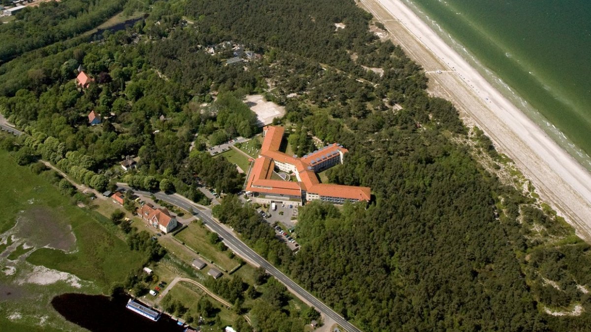 Luftbild der Ostseeklinik Prerow