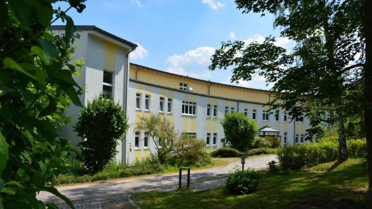 Gebäude der Asklepios Fachklinikum Wiesen in Wildenfels