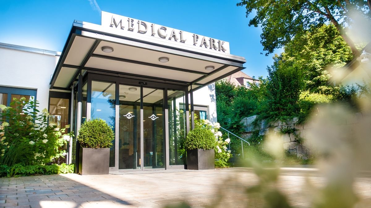 Eingang Medical Park Am Kirschbaumhügel Fachklinik in Bad Wiessee