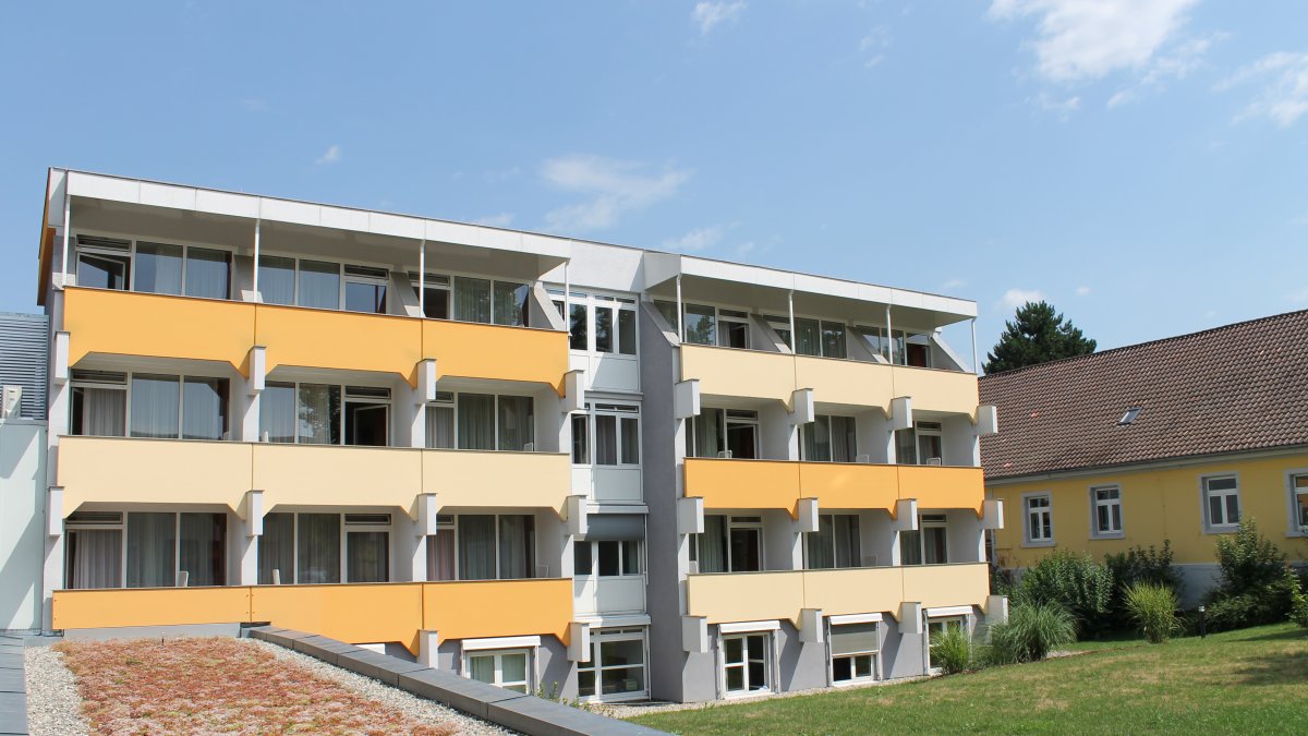 Gebäude des Stimmheilzentrums in Bad Rappenau, Vorsorge- und Rehabilitationsklinik für Patient:innen mit Stimm-, Sprach-, Schluck- und Sprechleiden